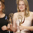 Лучшей актрисой в драматическом сериале стала Элизабет Мосс, исполнившая главную роль в «Рассказе служанки» (посередине) Фото: REUTERS - Комсомольская правда