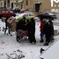 Опубликовано видео, как пенсионеры рвут тележку с просрочкой, которую везут на помойку - Crimea-news.com