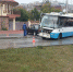 В Симферополе автобус снес бетонный столб, а легковушка - металлический, - ФОТО, ВИДЕО - 3652.Ru
