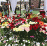 У могилы Юлии Началовой. Фото: Владимир ВЕЛЕНГУРИН - Комсомольская правда