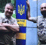 Одна из фотографий, показанных во время пресс-конференции: Василий Прозоров (слева) и замкомандующего ССО ВСУ Сергей Кривонос. Фото: Александр КОЦ - Комсомольская правда