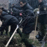 Офицеры и кадеты СК субботником поздравили ветерана с 93-летием - КрымИнформ