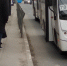 Для удобства пассажиров на остановке в центре Симферополя снесли часть забора, - ФОТО - 3652.Ru