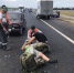 В Севастополе офицеры Росгвардии помогли дорожному рабочему, пострадавшему в ДТП на трассе «Таврида» - Crimea-news.com