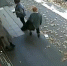 В Симферополе девушка сняла куртку с манекена на улице и спокойно ушла - Крымское информационное агентство