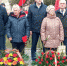 К ПОСТАМЕНТУ – КРАСНЫЕ ГВОЗДИКИ - Crimea-news.com