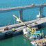 Плавучий кран подошел к месту обрушения Крымского моста - Вести Крым
