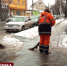 В Симферополе более 300 дворников очищают и посыпают реагентами пешеходные зоны - Crimea-news.com