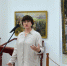 Замдиректора музея, искусствовед Светлана Глазунова перед картиной Николая Бортникова. - Крымская правда
