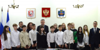В День Конституции РФ вручили паспорта 12 юным жителям крымской столицы - Единая Россия Крым