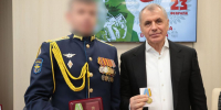 В преддверии Дня защитника Отечества секретарь Крымского регионального отделения Партии «Единая Россия», Председатель Госсовета Крыма Владимир Константинов вручил награды военнослужащим, участвующим в Специальной военной операции. - Единая Россия Крым
