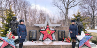 Сотрудники УИИ УФСИН возложили цветы к мемориалу на Аллее Героев - УФСИН по Республике Крым