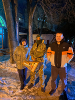 Партийцы передали военнослужащим строительные инструменты