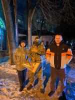 Партийцы передали военнослужащим строительные инструменты