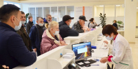 Поликлиники сейчас лучше посещать в масках, как во время пандемии коронавируса. - Крымская правда