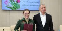Владимир Константинов наградил крымчанок в честь Международного женского дня - Государственный Совет
