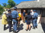 Судебные приставы помогли жительнице Белогорска вселиться в частный дом к своему брату