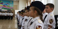 В Симферополе росгвардейцы поздравили профильные классы с окончанием учебного года - Росгвардия