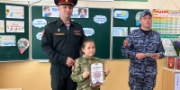 В Симферополе военнослужащие Росгвардии поздравили подшефных с окончанием учебного года - Росгвардия