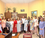 Крымские партийцы поздравили сотрудников миграционной службы с профессиональным праздником