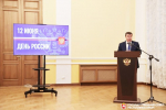 Сергей Цеков вручил крымчанам награды в честь Дня России