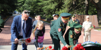 В Крыму и Севастополе росгвардейцы почтили память павших в годы Великой Отечественной войны - Росгвардия