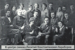 На снимке: Л.К. Хараборин (в центре) среди сотрудников Керченского горотдела милиции