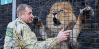 Пострадавший от нападения льва Олег Зубков поблагодарил за поддержку - Крымская правда