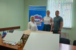 Депутат-единоросс крымского парламента Анна Рубель передала в студию изобразительного искусства Белогорского района канцелярские принадлежности