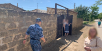 В Сакском районе самовольно возведенные строения и забор снесли под контролем судебных приставов - ФССП по Республике Крым