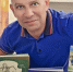 Дмитрий Лосев с книгами издательского дома «Коктебель». Фото из личного архива Д. Лосева. - Крымская правда