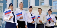 В честь Дня государственного флага Российской Федерации сотрудники Главного следственного управления провели патриотическую акцию - Следственный комитет