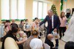 Владимир Константинов поздравил маленьких пациентов РДКБ с Днём памяти Святителя Николая Чудотворца
