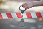 В Севастополе женщина угрожала убить мать гладильной доской: ее задержали