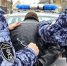 В пригороде Симферополя росгвардейцы задержали по горячим следам мужчину, который совершил грабеж в магазине - Росгвардия
