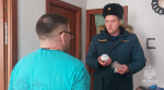 Безопасность в каждый дом: сотрудники МЧС России устанавливают пожарные извещатели в многодетных семьях крымчан