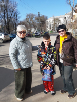 "Мы помним, мы рядом": керченские активисты СПРАВЕДЛИВОЙ РОССИИ поздравили детей погибших героев