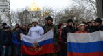 Участники митинга в Симферополе 25 февраля 2014 года.
