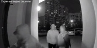Полиция проводит проверку по факту повреждения двери подъезда МКД в Симферополе - Вести Крым