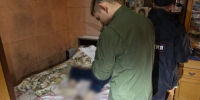 Крымчанин напал на свою мать и выпрыгнул из окна - Вести Крым