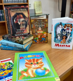Сотрудники Минприроды Крыма передали книги библиотеке им. И. Я. Франко