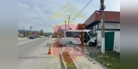 Автобус в Белогорском районе врезался в ограждение жилого дома - КрымИнформ