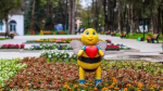 В Детском парке Симферополя установили фигурки пчёл