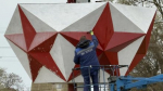 В Евпатории обновляют покрытие стелы на кольце по улице Эскадронной