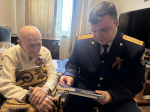 Офицеры СК поздравили ветерана Великой Отечественной войны Константина Кржеминского с наступающим Днем Победы и Днем освобождения Севастополя