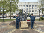 Бережём память: сотрудники МЧС России заботятся о мемориалах героев