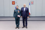 Крымчанам вручили награды в преддверии Дня России
