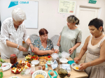 В Евпатории для граждан «серебряного» возраста работает кулинарный кружок «Фанаты вкуса»
