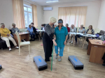 В КЦСО города Феодосии для получателей соцуслуг провели интерактив «Мир на кончиках пальцев»