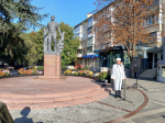 Сотрудники ГБУ РК «Крымскотатарский музей культурно-исторического наследия» почтили память дважды Героя Советского Союза, заслуженного летчика-испытателя СССР Амет-Хана Султана.